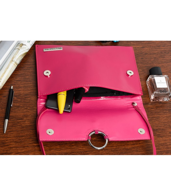 Różowa oryginalna damska torebka kopertówka na pasku usztywniana W63
