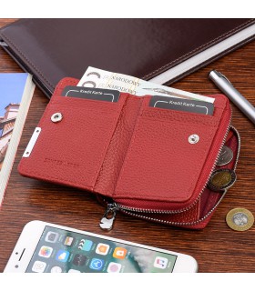Skórzany portfel damski poziomy mały lakierowany czerwony w piórka 897